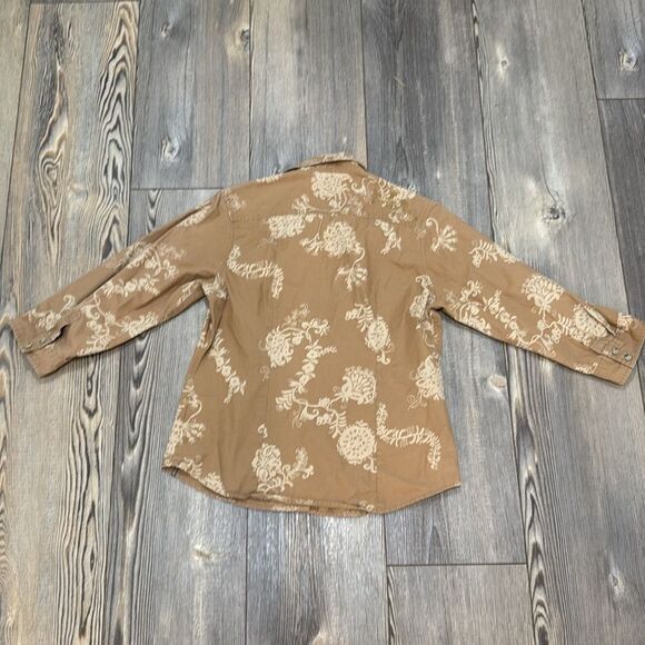 Columbia Women’s Button Down Shirt - Picture 2 of 8